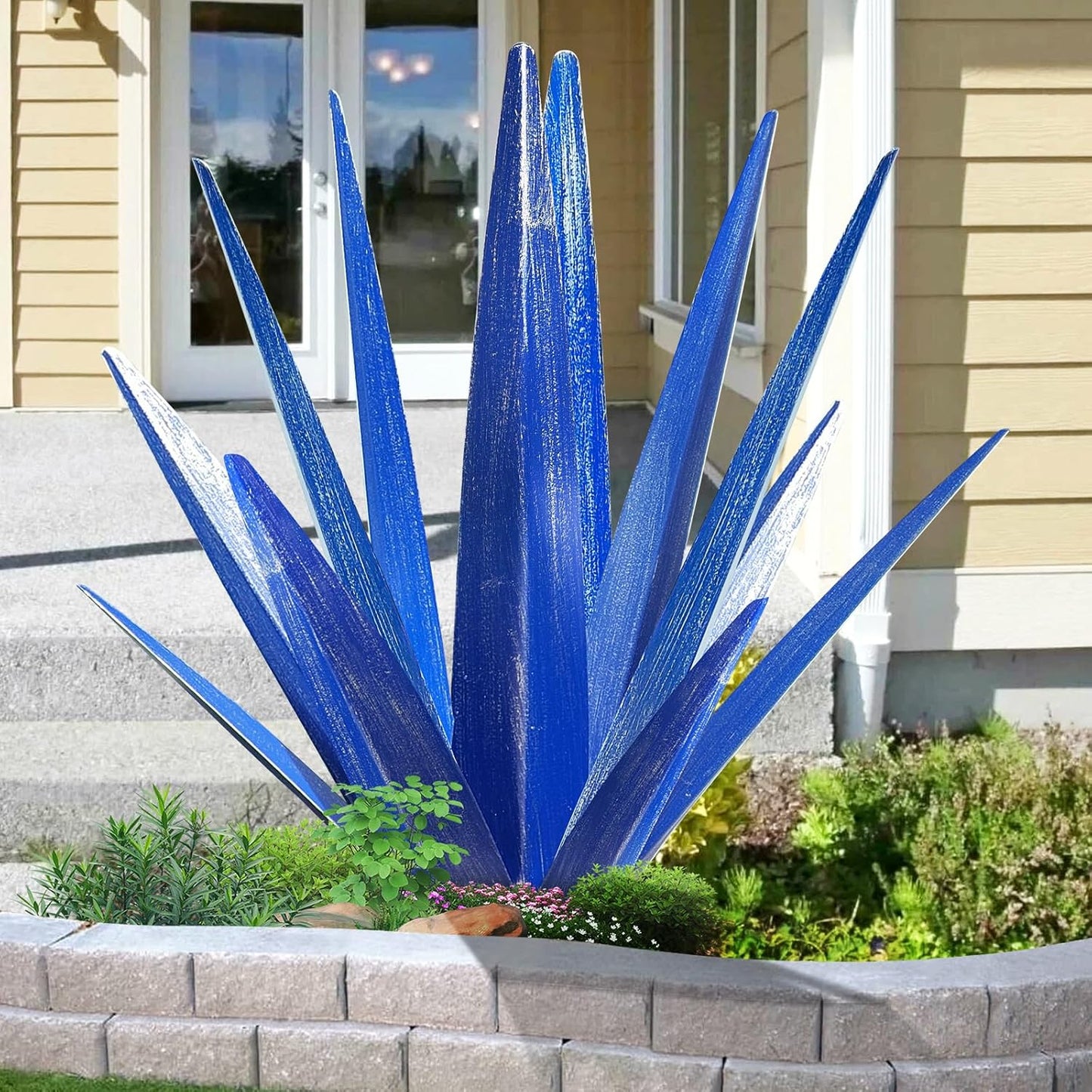 Large Tequila Rustic Sculpture, Rustic Metal Agave Plants for Outdoor Patio Yard, Home Decor Hand Painted Metal Agave Garden Yard Statue, Outdoor Lawn Ornaments (Blue - L (W/Solar Light))